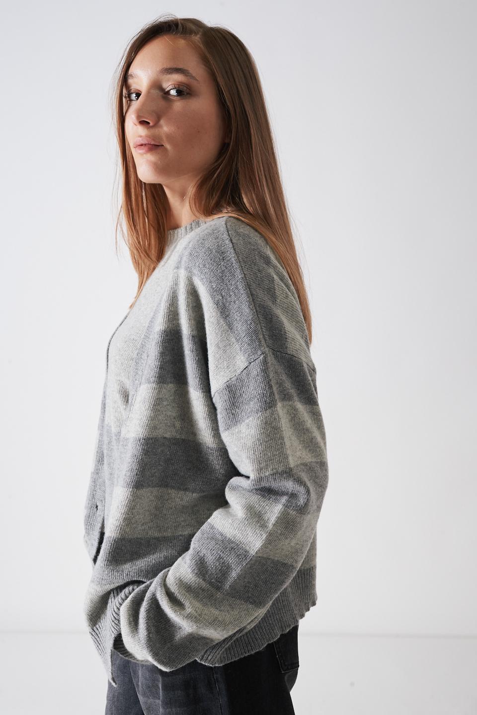 Cardigan scollo V rigato grigio/perla - Autunno - Inverno 2025 | Brend